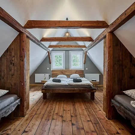 In Near Slopes فيلة *