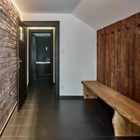 فيلة In Near Slopes