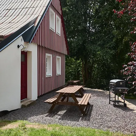 In Near Slopes فيلة