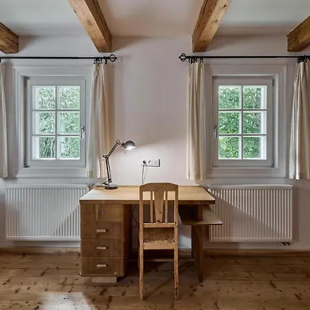 In Near Slopes فيلة *