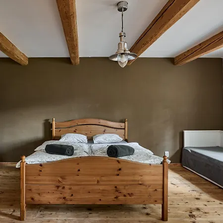 فيلة In Near Slopes *