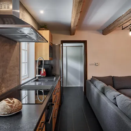 In Near Slopes فيلة