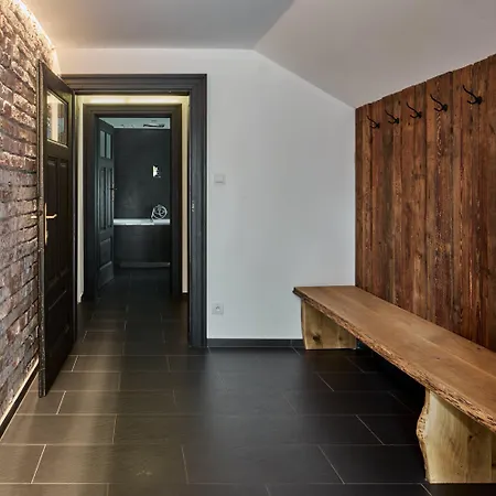 فيلة In Near Slopes *